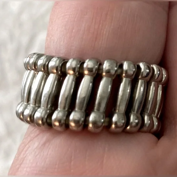 Men’s Women’s Unisex Stretchy Rhinestone Skull Ring - Picture 2 of 2